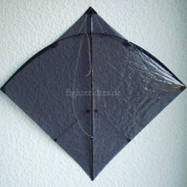 Segel: -
Segelmaterial: Polypropylen
Bogenstab: Carbon 1,3 mm
Mittelstab: Bambus geschnitzt
Gesamtgewicht: 7,5 g Segel: -
Segelmaterial: Polypropylen
Bogenstab: Carbon 1,3 mm
Mittelstab: Bambus geschnitzt
Gesamtgewicht: 7,5 g